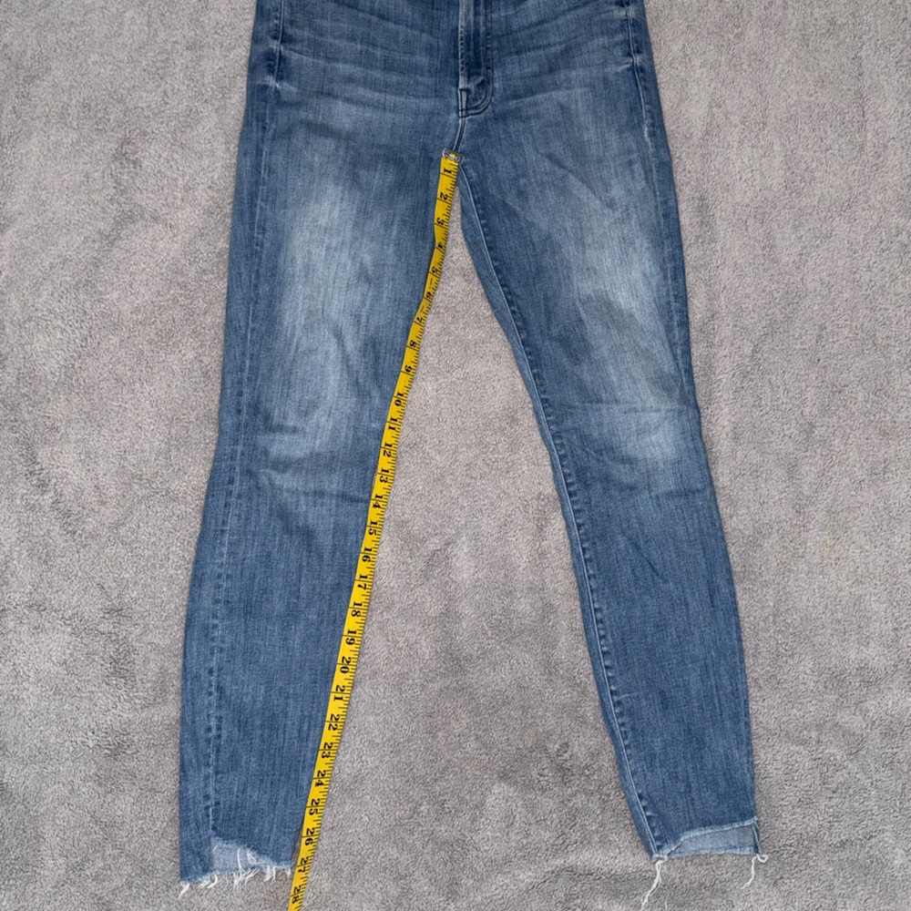 MOTHER Stunner Zip Ankle Step Fray in Good Girls
Do Size 26 - Picture 4 of 10